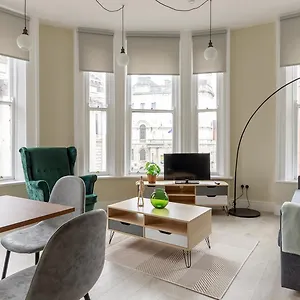 https://castle-suites.dublin-hotelsweb.com
